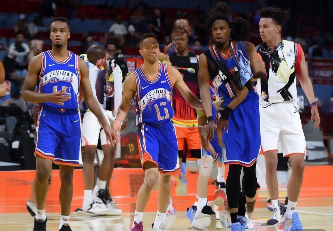 乔尔·恩比德：得分王荣耀背后的多面篮球传奇